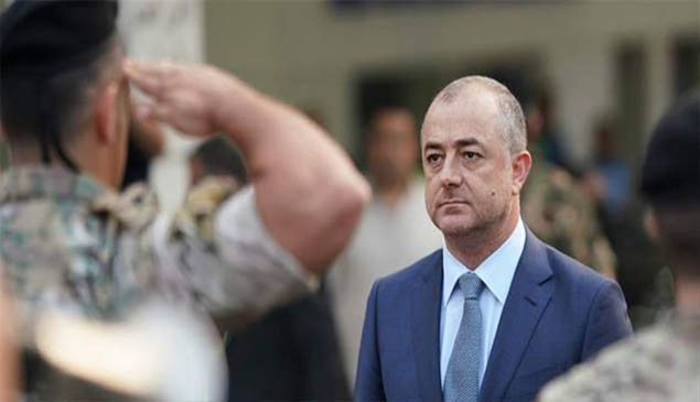 إخراج بو صعب من أحد المطاعم