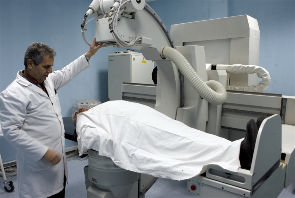 نقص في بطاريات القلب وفلاتر غسيل الكُلى وانقطاع أدوية سرطان