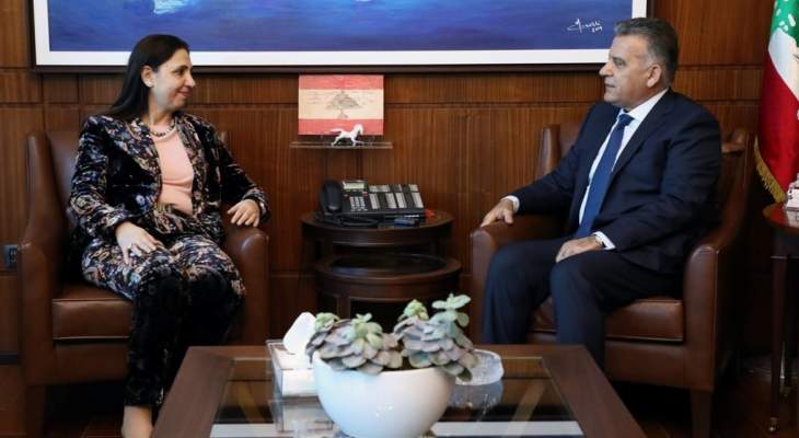 اللواء ابراهيم التقى دشتي وبحث معها الأوضاع العامة