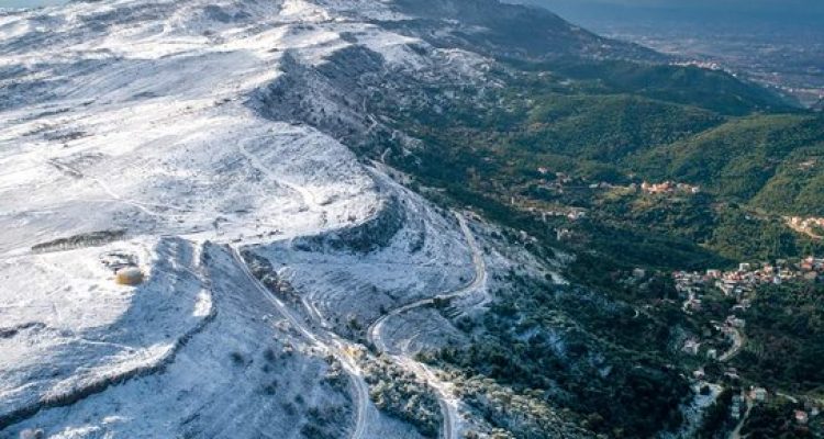 ثلوج على الـ 800 متر