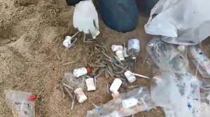 نفايات طبية إسرائيلية وأخرى أجنية على شاطئ صور