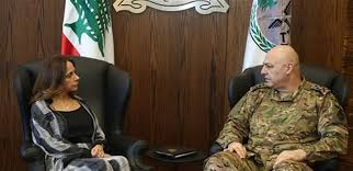 عكر وقائد الجيش عزيا ذوي شهداء الجيش في الهرمل وعرسال