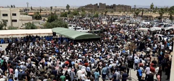 "الغارديان" عن نزول سوريين إلى الشوارع تحت العين الروسية الساهرة: ثورة ثانية؟