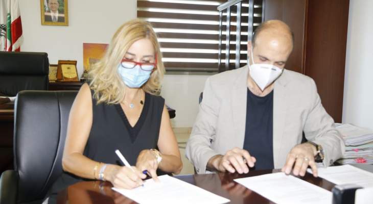 حسن طلب من الجمارك الإفادة عن أدوية تم التداول بأنها منتهية الصلاحية ووقع إتفاقية مع سفيرة سويسرا