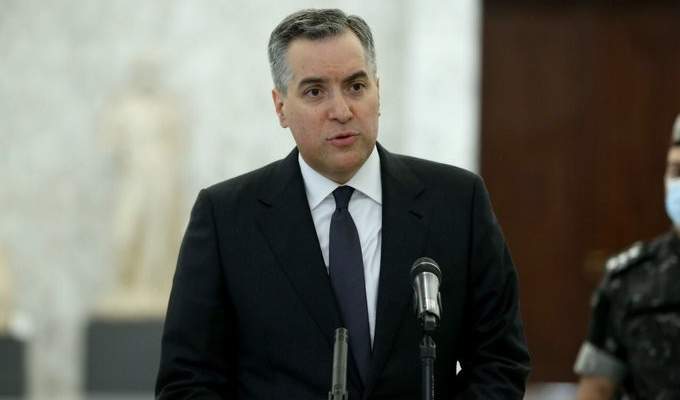 عن رحلة أديب من السفارة الى السرايا