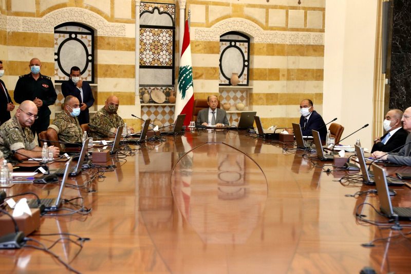 الرئيس عون يستمع من قائد الجيش وضباط إلى وضع المرفأ