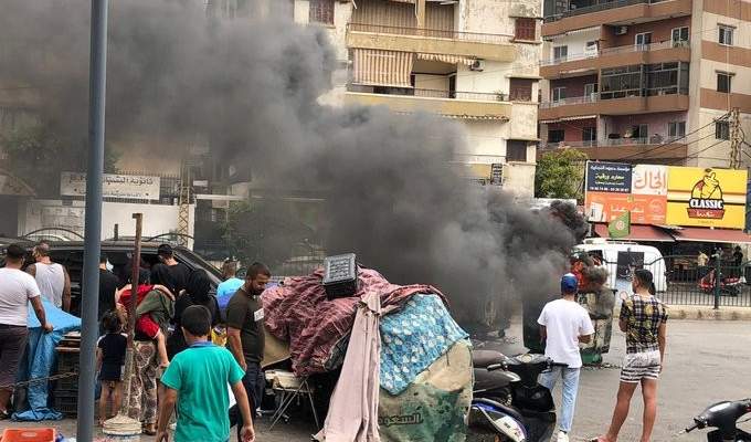 أهالي الموقوفين في سجن رومية يقطعون طريق المطار