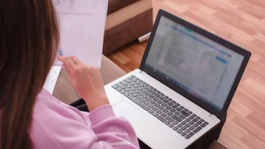 نداء الوطن: مَن المستفيد من تخفيض سعر الانترنت: الطلاب أم شركات التوزيع؟