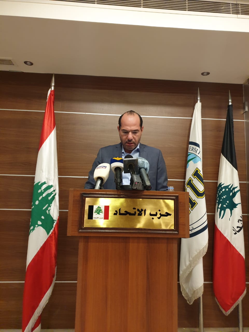 اللقاء التشاوري: لحكومة لا تثير الهواجس