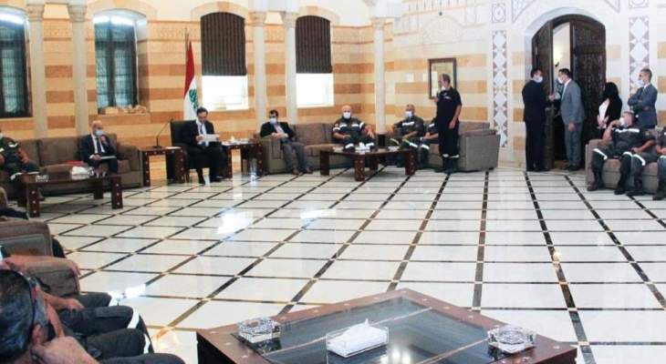 دياب وقع قرارا بتكليف الجيش الكشف على أضرار انفجار الطريق الجديدة