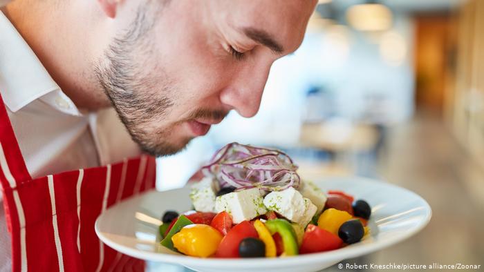 تعميم جديد... إقفال المطاعم عند الـ10 مساءً!