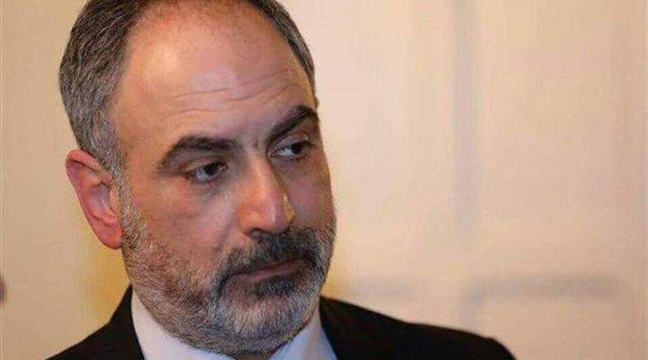 أسود: الرئيس لا يغرد بل يتخذ قرارات