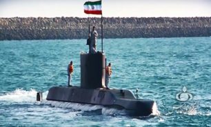 لاول مرة .. الغواصة الايرانية "فاتح" تطلق طوربيدا بالمناورات البحرية