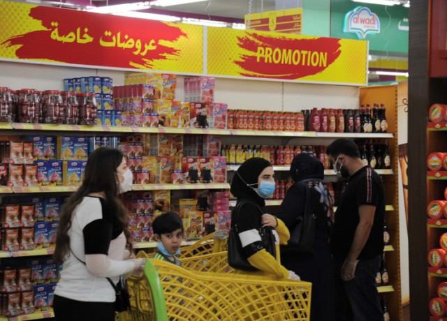 أزمة إغلاق السوبرماركت تتفاعل