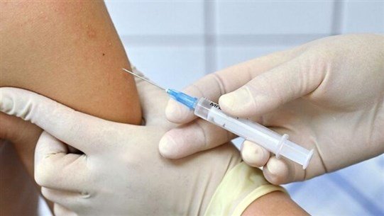 وزيرا الصحة والاعلام اطلقا المنصة الوطنية للتسجيل للقاح