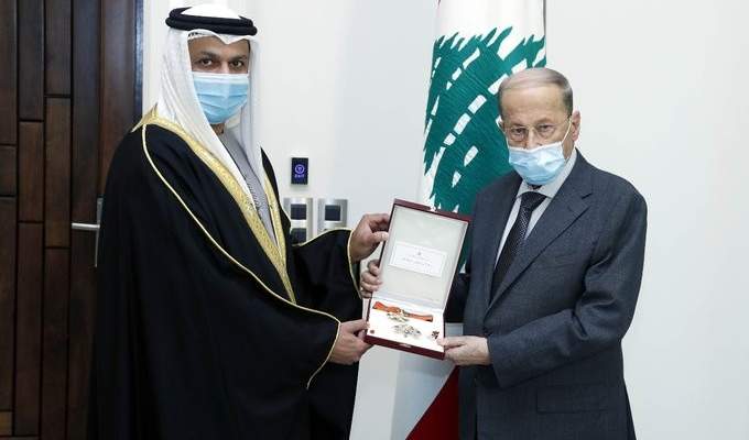 الرئيس عون التقى الشامسي في زيارة وداعية ومنحه وسام الارز الوطني