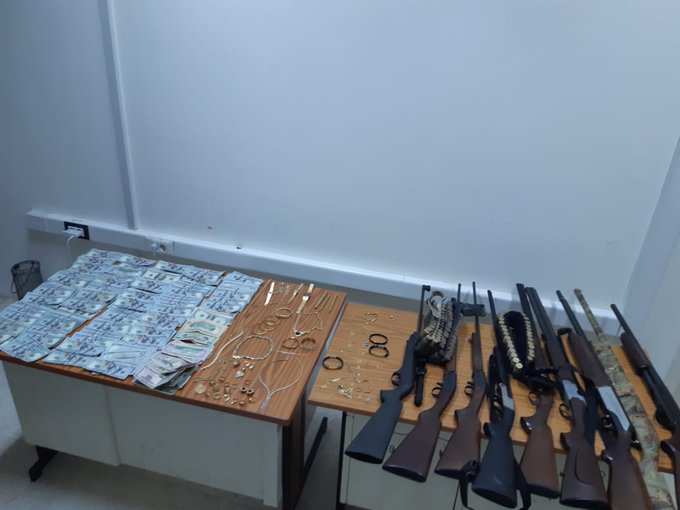 كشف هوية سارق أموال ومصاغ بقيمة 90 ألف دولار