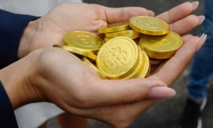 في غضون ساعات قليلة.. البيتكوين تتجاوز الحد الأقصى ثلاث مرات