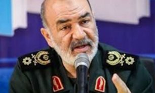 سلامي: قدرات القوة البرية الإيرانية تشكل نيرانا من الغضب مدمرة للأعداء