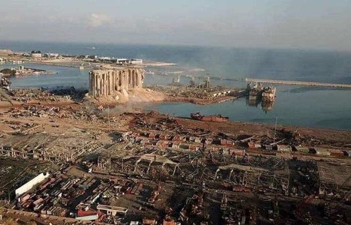 المحقق العدلي بانفجار المرفأ يستدعي وزيراً سابقاً كـ"مدعى عليه"!