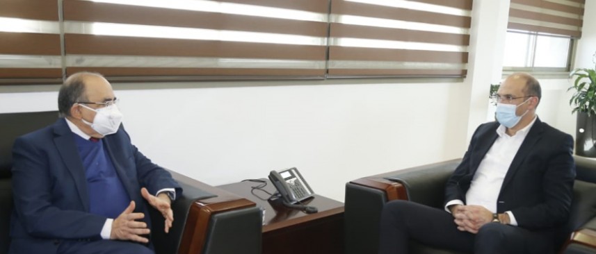 وزير الصحة اللبناني يبحث مع منيمنة توفير اللقاحات للفلسطينيين