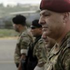 قيادة الجيش تنفي خبراً عن لقاء عُقِد بين قائد الجيش والبخاري