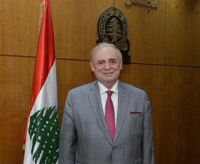 البطاقة التمويلية تساهم في دوران العجلة الاقتصادية.. البستاني: نمر في مرحلة صعبة ولكن في آخر النفق هنالك فسحة أمل