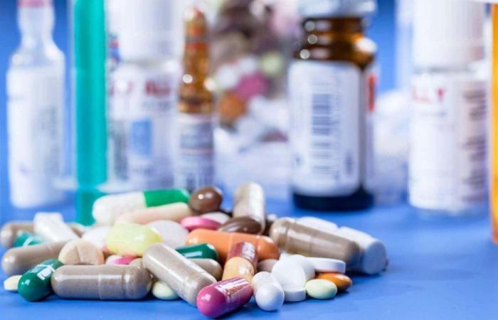 أدوية الأمراض السرطانية والمستعصية محجوزة بالمستودعات!