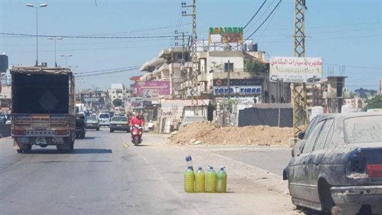 البنزين بالغالونات على الطرقات والمحطّات فارغة