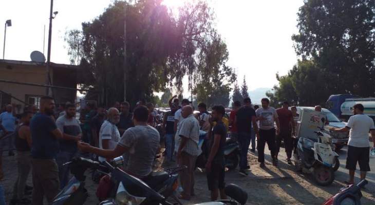 اعتصام أمام منشآت نفط طرابلس في البداوي