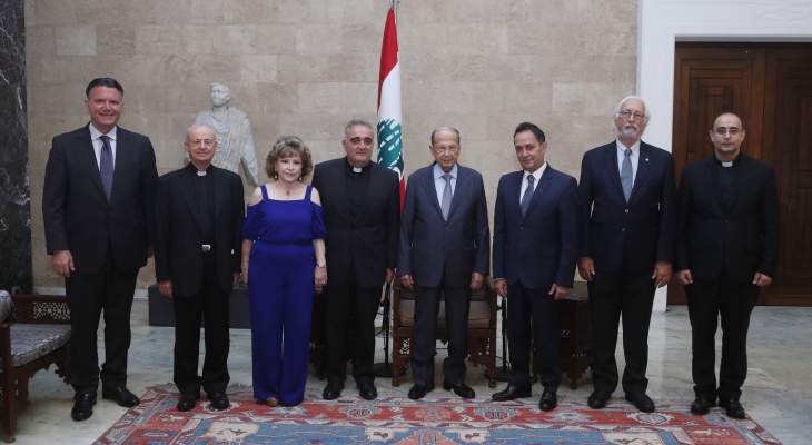 الرئيس عون عرض مع وفد من "جامعة سيدة اللويزة" الأوضاع التربوية والجامعية