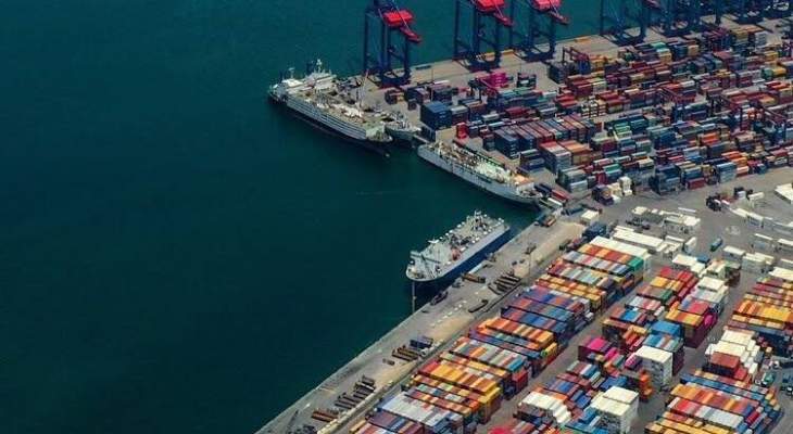 اندلاع حريق في باخرة ترسو في مرفأ بيروت