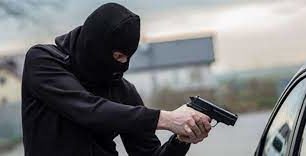 سلبوا سيارته ومبلغا من المال في بعلبك