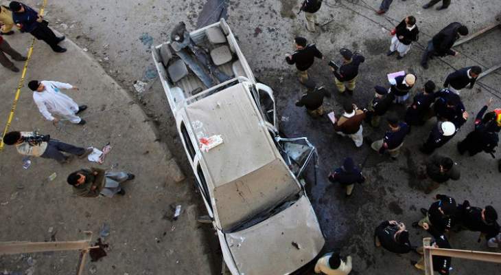 مقتل شرطي بانفجار في سوق شمال غربي باكستان