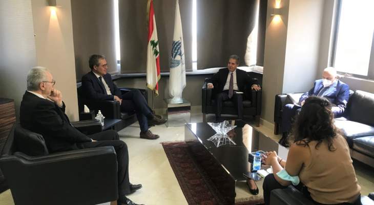 وزني عرض مع وفد فرنسي بموضوع هبة السكانر المقدمة من الدولة الفرنسية