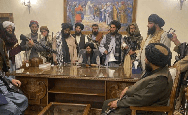 طالبان تعلن "عفوا عاما" عن المسؤولين الحكوميين في أفغانستان وتحثهم على العودة إلى أعمالهم
