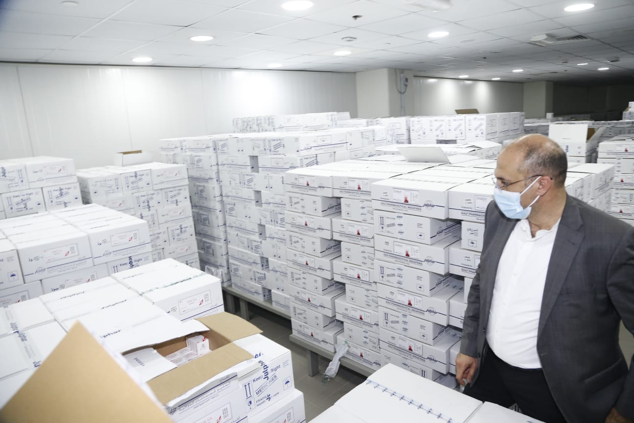 وزير الصحة يواصل حملات الدهم على مستودعات الأدوية