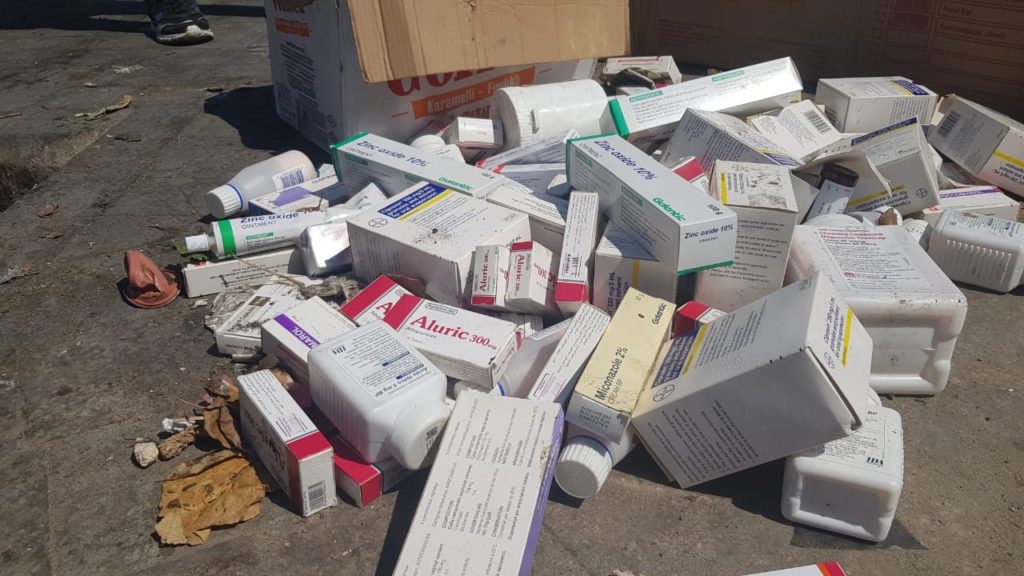 العثور على كمية من الادوية منتهية الصلاحية مرمية في مستوعبين للنفايات في صيدا