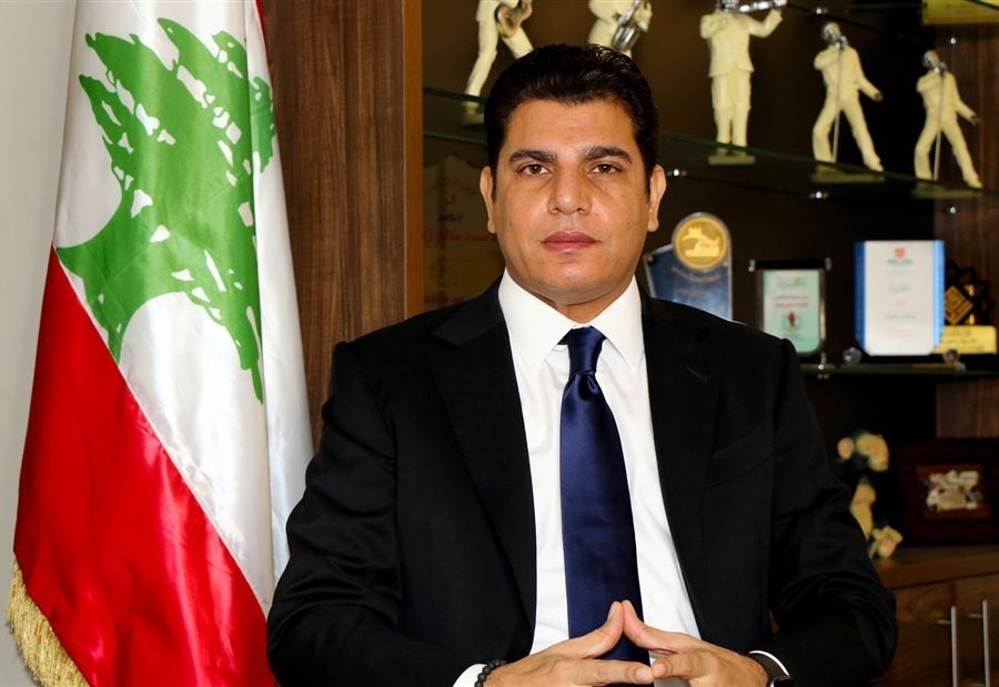 بيع البنزين بالدولار... هذا ما كشفه زهران!