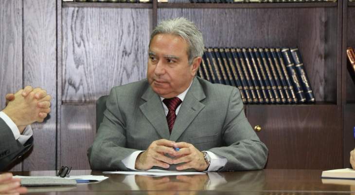 المشرفية: سيتمّ دفع البطاقة التمويلية بالدولار الأميركي أو ما يعادله بالليرة اللبنانية في السوق الموازي