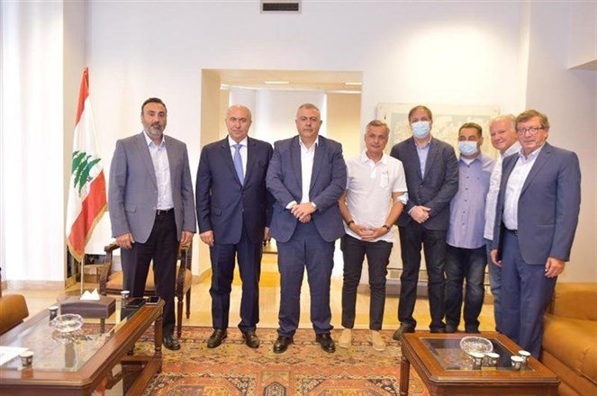 مخزومي عرض مع محافظ بيروت أزمة الكهرباء في وسط بيروت وقدم مولداً للإنارة