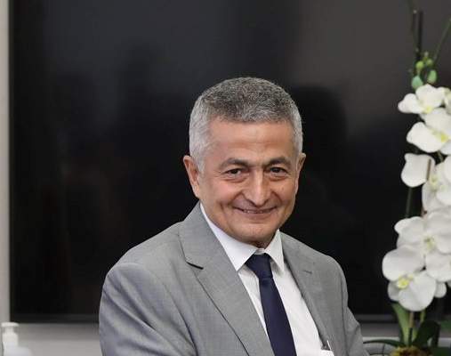 وزير المالية وقّع عقد التدقيق الجنائي مع شركة "ألفاريز آند مارسال"