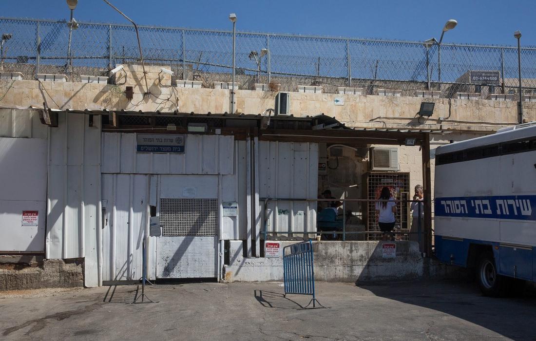 ستة أسرى فلسطينيين يواصلون إضرابهم عن الطعام