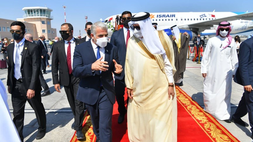 وزير خارجية العدو يصل إلى البحرين في أول زيارة من نوعها منذ تطبيع العلاقات