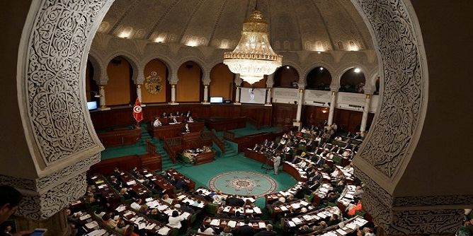 مجلس النواب التونسي يعلن أنه في حالة انعقاد دائم ويحمل الرئيس مسؤولية إغلاقه