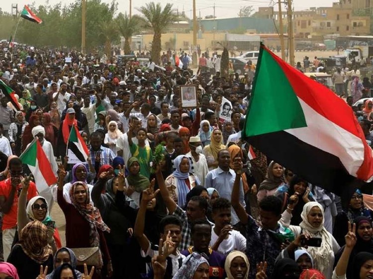 قتلى وجرحى في تظاهرات حاشدة منددة بالانقلاب في السودان