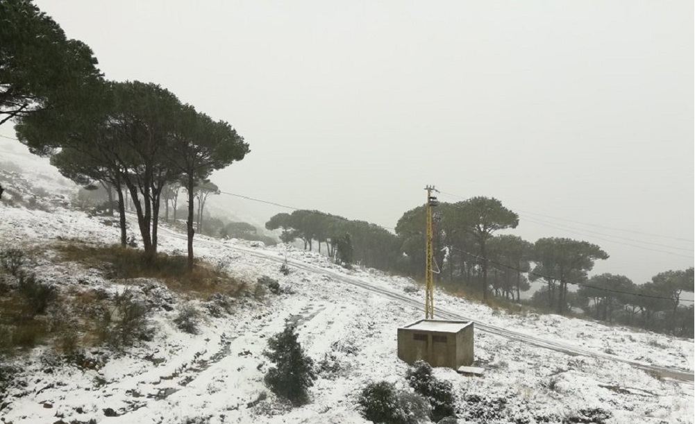 العاصفة مستمرة… أمطار ورياح وثلوج على 1400 متر