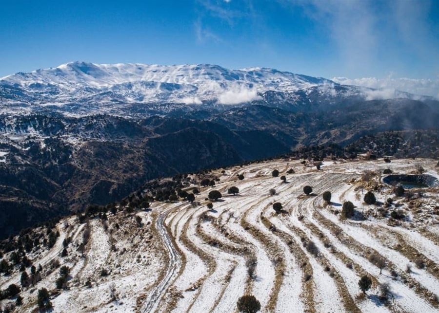 هذه الطرقات الجبلية مقطوعة بسبب الثلوج