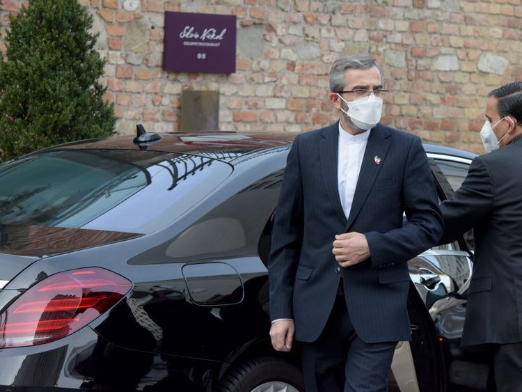 كبير المفاوضين الايرانيين يصل إلى فيينا لإجراء الجولة الثامنة من مفاوضات الغاء الحظر
