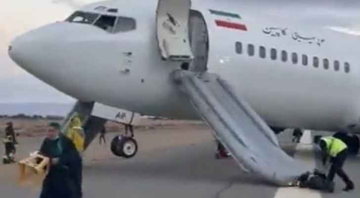 طائرة ركاب ايرانية هبطت على احد شوارع اصفهان بسبب خلل فني